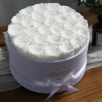 27 Preserved White Roses – Round Velvet Hat Box