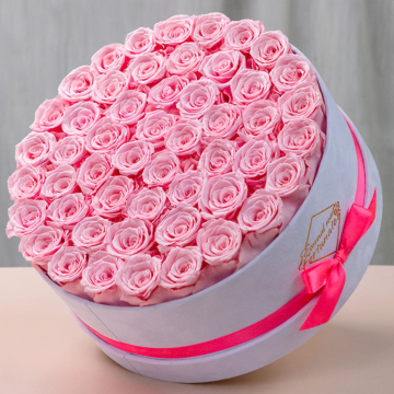 50 Preserved Pink Roses – Oversized Velvet Hat Box